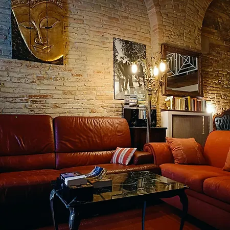 Apartment Old Style *