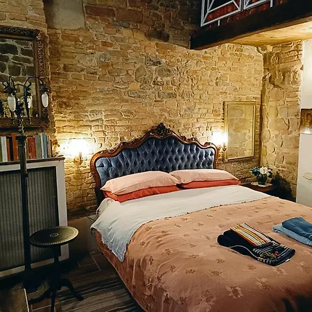 Apartment Old Style *